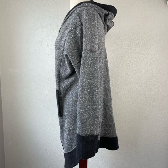 EUC VENUS Womens Black and Gray Athletic Zip Up Long Sweatshirt Size M - Picture 2 of 7